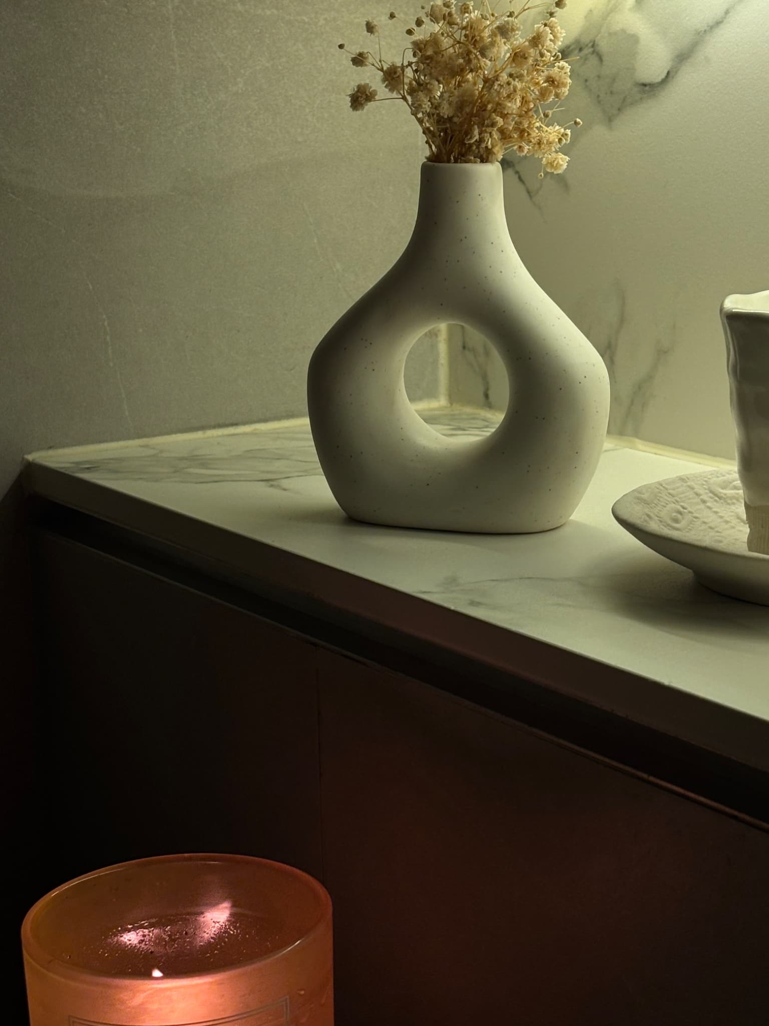The Subtle Art of Dried Flowers in Real Estate Staging